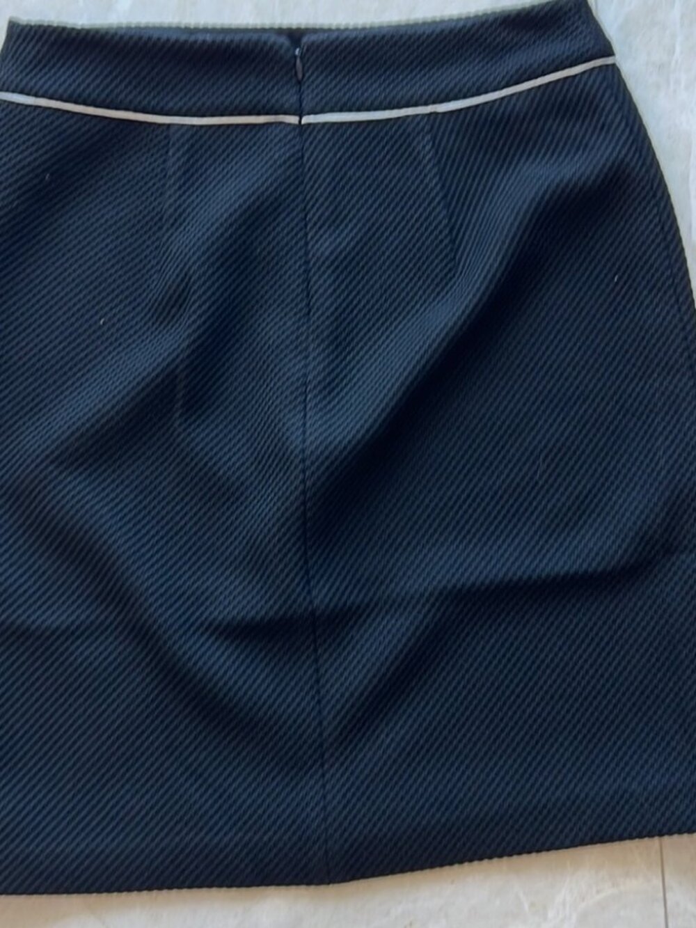 White House Black Market Black Pencil Skirt Sz 4 White Waistband Trim
